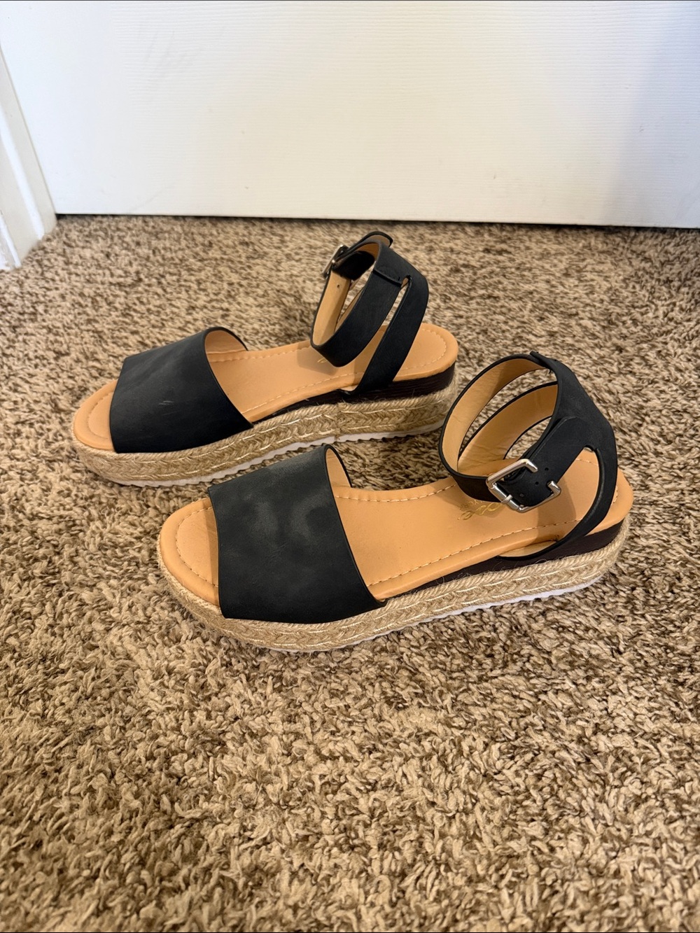 Vepose Black Ankle-Strap Espadrille Wedge Sandals